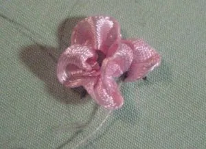 Benzi de brodat „liliac“ master-class