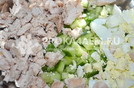 salata delicioasa cu piept de pui si castraveti