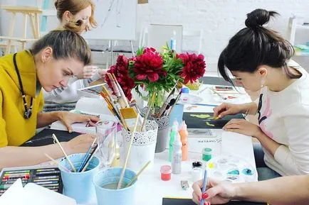 În noul studio de arta predat suprem pentru a desena flori, să învețe subtilitățile moda-ilustrațiilor și aranja (suprem) Noul studio de arta supremă sunt învățați să atragă flori, să învețe subtilitățile de moda-ilustrații și mulțumit