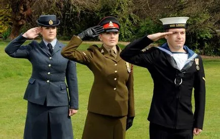 salut militar, sau o mână Salute
