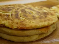 Khachapuri cu brânză - 10 rețete simple și delicioase