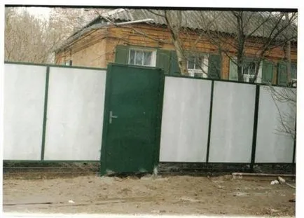Gard unui ardezie plat cu propriile sale mâini (gard plat ardezie) Un gard din ardezie plat cu mâinile lor