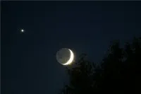Pe seama cui, „Luna strălucește