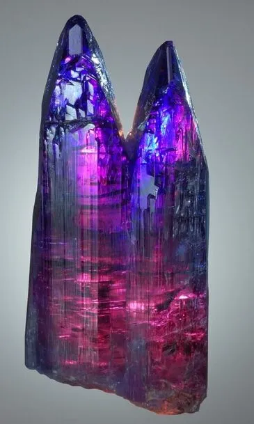 Tanzanite piatră misterioasă, proprietățile și caracteristicile sale