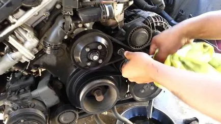 Înlocuirea rolei de tensionare a curelei alternator (întinzător) Înlocuirea curelei de tensionare clip alternator