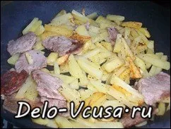 Cartofi prăjiți cu carne (gratar) cartofi prăjiți cu carne