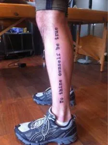 45 fotografii ale celor mai bune inscripții tatuaj pe jos