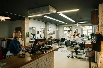 Repejor ambele fostul GQ editori și tatuator introdus în România moda pentru Barbershop
