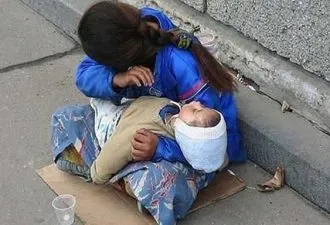 Ce este ciudat în această imagine ca ai nevoie de timp pentru a găsi răspunsul