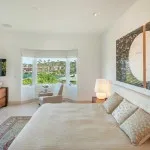 Designul modern al ferestrelor în camera de zi, o cameră cu două sau trei ferestre mari și mici (de proiectare fereastră în camera de zi) Designul modern de ferestre în camera de zi, o cameră cu două sau trei ferestre mari și mici