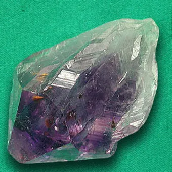 Pietre de diamant pe caracteristica fotografie, arata ca proprietăți (piatra) Pietre de diamant pe caracteristica fotografie, așa cum se pare, caracteristici