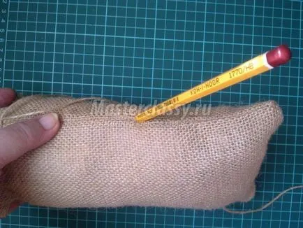 Casa cu mâinile lor din sac