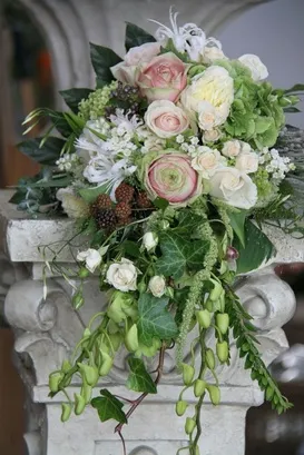 Florarii în detaliu „buchet-drop“