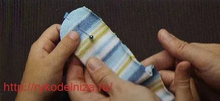 șarpe de jucărie cu mâinile lui - cusătoreasă inspirație