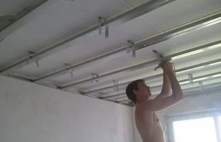 Cum de a stabili gips carton la tavan o cravată, elemente de fixare adecvate, clipuri video și modalități de a (unul) Cum de a stabili gips carton la tavan o cravată, elemente de fixare corespunzătoare, clipuri video și modalități de a