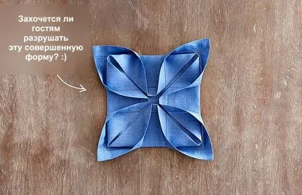 Cum frumos pliat servetel pe o masă festivă