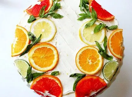 Cum frumos decora un tort de fructe la domiciliu, crema de mastic