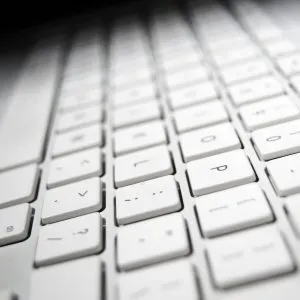 Cum se dezactivează tastatura de pe un laptop temporar sau permanent, prin intermediul unor ferestre, programe,