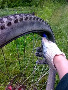Cum de a schimba camera pe o bicicletă și sigiliu perforat, mersul cu bicicleta pe blog plimbare cu bicicleta!