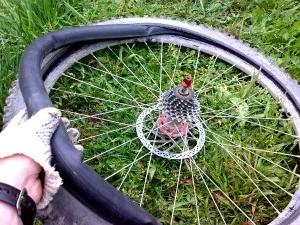 Cum de a schimba camera pe o bicicletă și sigiliu perforat, mersul cu bicicleta pe blog plimbare cu bicicleta!