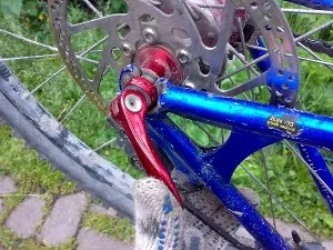 Cum de a schimba camera pe o bicicletă și sigiliu perforat, mersul cu bicicleta pe blog plimbare cu bicicleta!