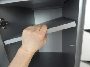 Cum să stea dulapuri de bucatarie pe perete - instrucțiuni pas cu pas (de perete) Cum să stea dulapuri de bucatarie pe perete - ghid pas cu pas