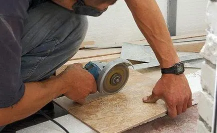 Cum de a pune o țiglă pe podea, cu mâinile lor pregăti podea, de stabilire a ceramice (tigla) Cum de a pune o țiglă pe podea, cu mâinile lor pregăti podea, de stabilire a ceramice