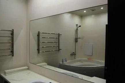 Cum să stea o oglindă în baie 4 moduri simple (hang) Cum să stea o oglindă în baie 4 moduri simple