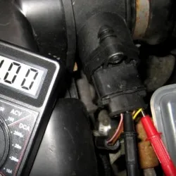 Cum de a verifica starea de DMRV Lada Priora cu un multimetru, beneficiile motociclistul (vase electrice 2170 (Lada Priora)) Cum de a verifica starea de DMRV Lada Priora cu un multimetru, automobilist manual