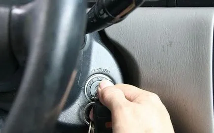 Cum de a verifica nivelul de ulei din lichidul de transmisie automată de ulei cutie de viteze automată (ulei) Cum de a verifica nivelul de ulei din uleiul de transmisie automată pentru transmisie automată