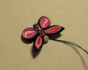 Cum kanzashi propriile mâini - o clasă de master pentru începători (lor) Cum kanzashi propriile mâini - o clasă de master pentru începători
