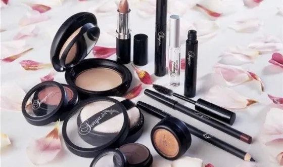 Cum de a face un frumos și simplu make-up pentru fiecare zi (ușor) Cum de a face un frumos și simplu make-up in fiecare zi