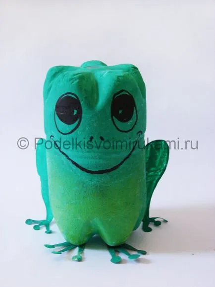 Cum sa faci o broasca din sticle de plastic