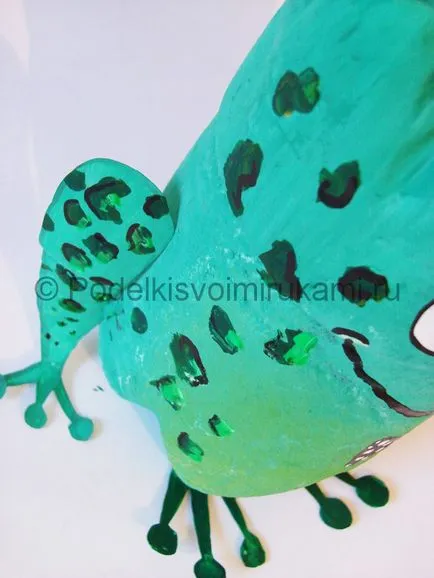 Cum sa faci o broasca din sticle de plastic