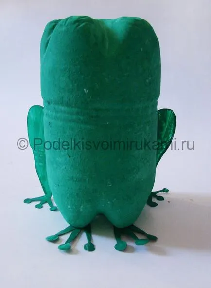 Cum sa faci o broasca din sticle de plastic