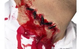 Cum cicatricele de pe fața lui de Halloween acasă