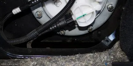 Cum să eliminați și să înlocuiți pompa de carburant pe fotografii și video Chevrolet Niva (înlocuiți) Cum să eliminați și să înlocuiți pompa de carburant pe fotografiile și videoclipurile Chevrolet Niva