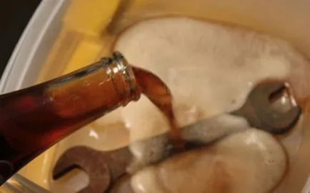 Cum de a elimina rugina din metal în agentul de origine pentru curățarea și îndepărtarea