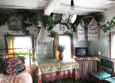 Cum de a decora casa pentru trio frumos jumătate (casă) Cum de a decora o casă în frumoasa jumătate a Trinității