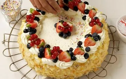 Cum de a decora un tort de fructe simpatishnenko și simplu (fructe) Cum de a decora un tort și simpatishnenko fructe prostenko