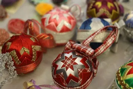 Cum de a decora un pom de Crăciun pentru Anul Nou, idei și opțiuni de design original, cu ajutorul hârtiei, jucării