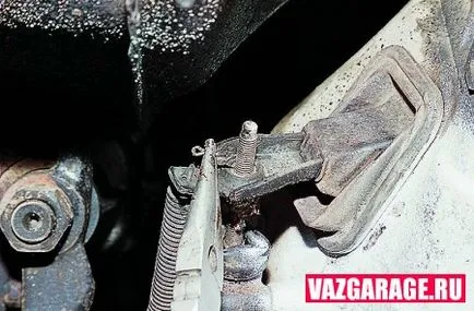Cum să înlocuiți cilindrul de sclavi ambreiaj VAZ-2106