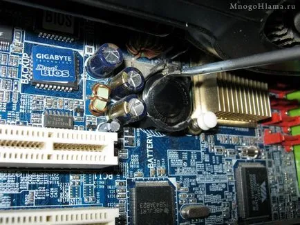 Cum să înlocuiți bateria de pe placa de bază de calculator și setați ora