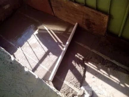 Cum se toarnă podeaua sapa cu mâinile lor
