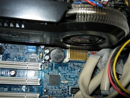 Cum să înlocuiți bateria de pe placa de bază de calculator și setați ora