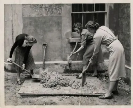 Cum se toarnă podeaua sapa cu mâinile lor
