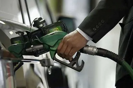 Cum se umple masina la o stație de gaz ca drept (corect) Cum se umple masina la o benzinărie ca corectă