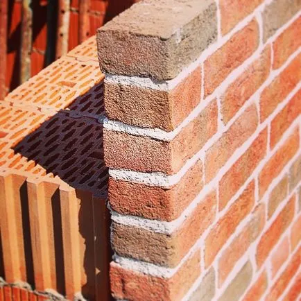 Un calculator pentru calcularea numărului de cărămizi pentru a construi o casă