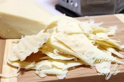 Clasic salata - Caesar - cu reteta de pui și biscuiți cu o fotografie
