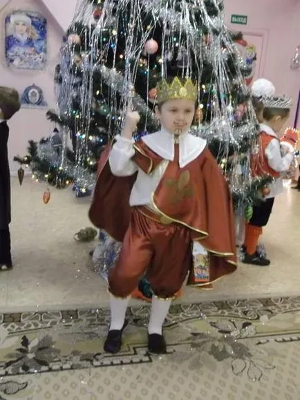 prinț Suit sau rege pentru un băiat cu mâinile, perdele, Lambrichene, textile de casa propriul său (rege costum) prinț Suit sau rege pentru un băiat cu mâini, perdele, Lambrichene, textile de casa proprii